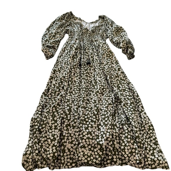 no tags Dresses & Skirts - Green and Cream Smocked Maxi Sundress with Bishop Sleeves